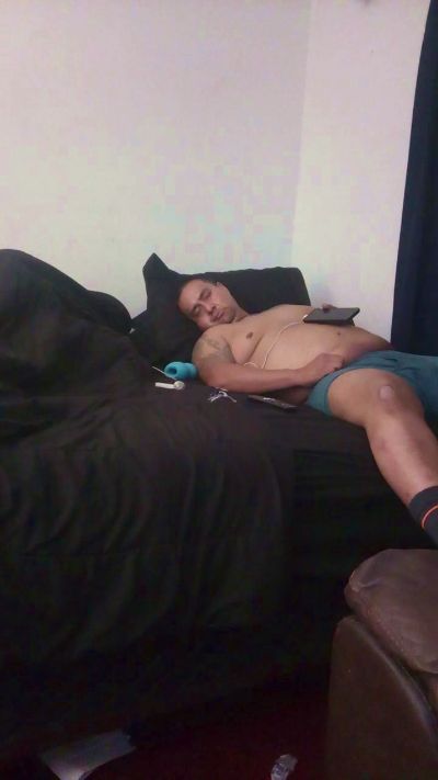 Dickswellinu69 live cam on Cam4