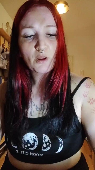 DieOssiTiffi live cam on Cam4
