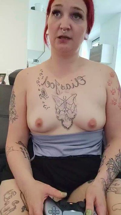 DieOssiTiffi live cam on Cam4