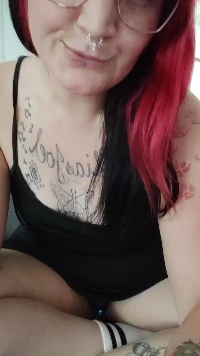 DieOssiTiffi live cam on Cam4