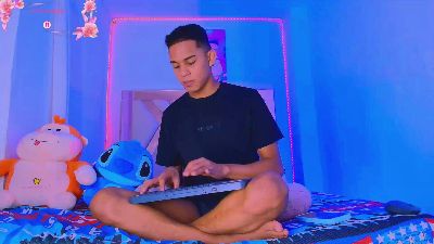 Dilan_Amadeus live cam on Cam4