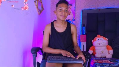 Dilan_Amadeus live cam on Cam4