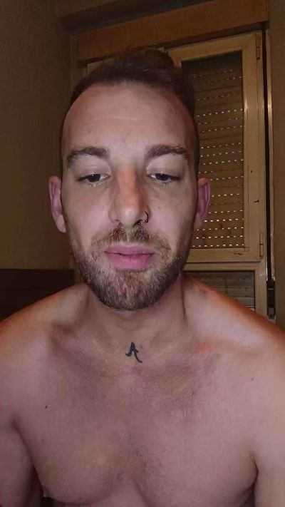 Din0saurio live cam on Cam4