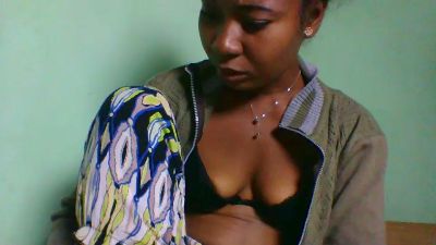 Dinah21 live cam on Cam4