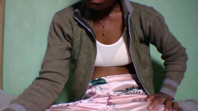 Dinah21 live cam on Cam4