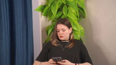 DinorahGuymon live cam on Cam4