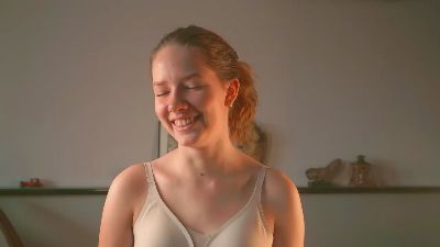 DionnaWillinger live cam on Cam4