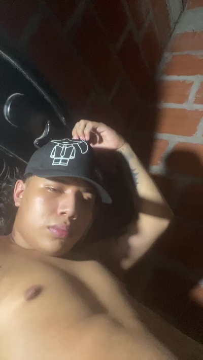 Dirtydog662_ live cam on Cam4