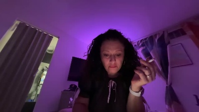 DivaMilf353 live cam on Cam4