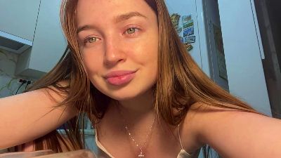 DixieOrofino live cam on Cam4