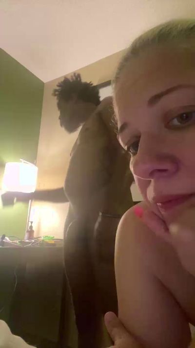 Dixxxienormous webcam