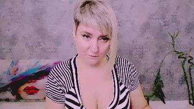 Djullia live cam on Cam4