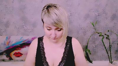 Djullia live cam on Cam4
