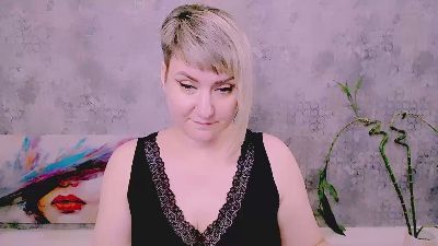 Djullia live cam on Cam4