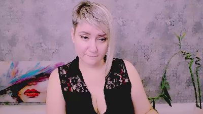 Djullia live cam on Cam4
