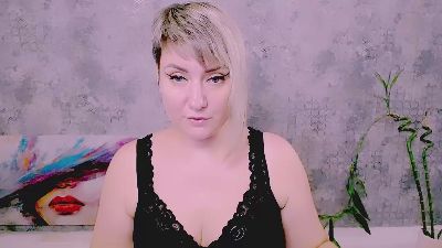 Djullia live cam on Cam4