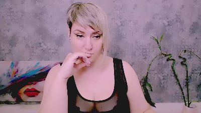 Djullia live cam on Cam4