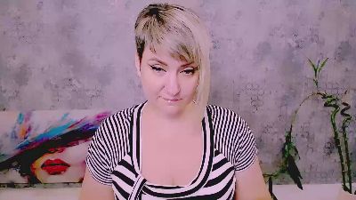Djullia live cam on Cam4