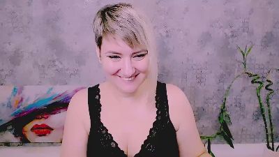 Djullia live cam on Cam4
