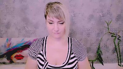 Djullia live cam on Cam4