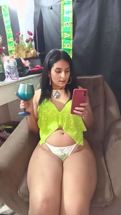 Docejulia1 live cam on Cam4