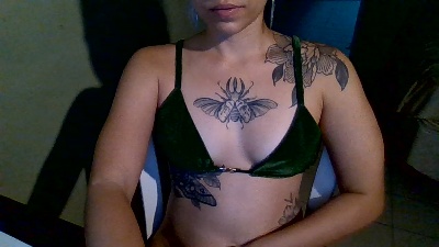 Docinhodeuva live cam on Cam4