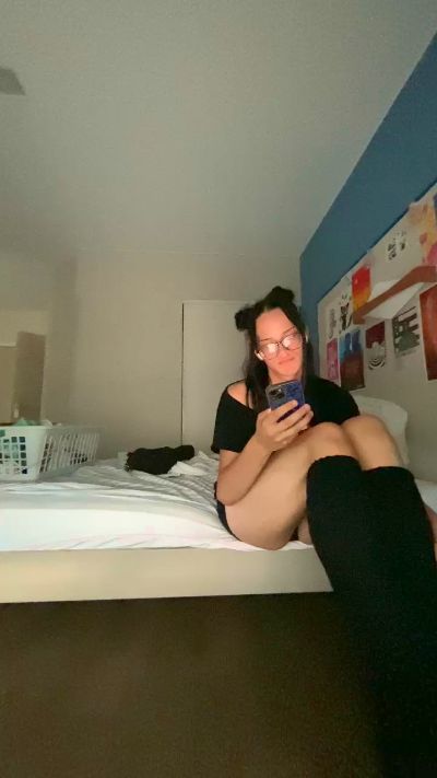 Dollya live cam on Cam4