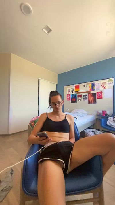 Dollya live cam on Cam4