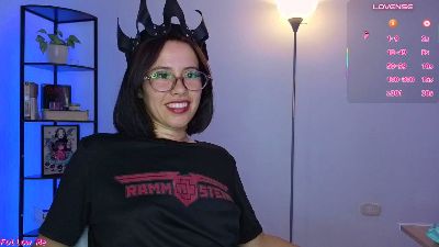 DomGiirl live cam on Cam4