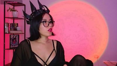 DomGiirl live cam on Cam4