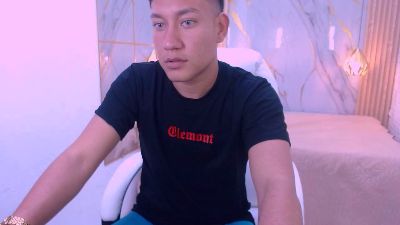 DominantBoy4 live cam on Cam4
