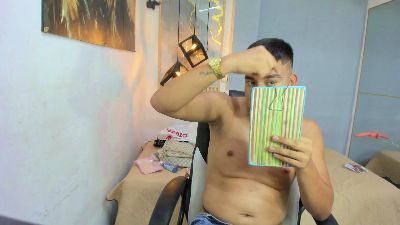 DominantBoy4 live cam on Cam4