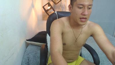 DominantBoy4 live cam on Cam4