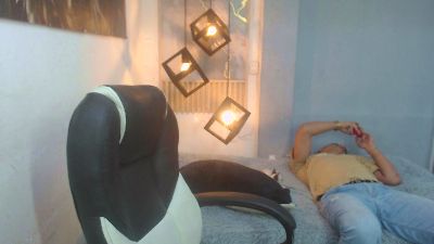 DominantBoy4 live cam on Cam4