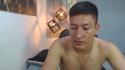 DominantBoy4 live cam on Cam4
