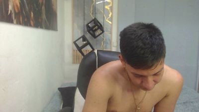 DominantBoy4 live cam on Cam4
