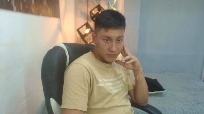 DominantBoy4 live cam on Cam4