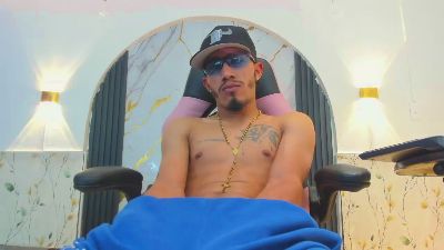 Dominant_king live cam on Cam4