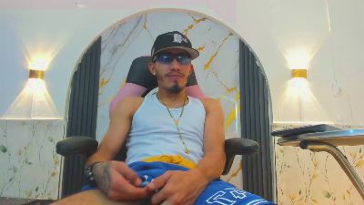 Dominant_king live cam on Cam4