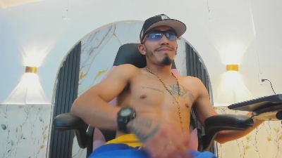 Dominant_king live cam on Cam4
