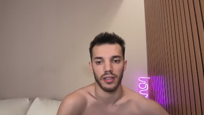 DominicValente live cam on Cam4