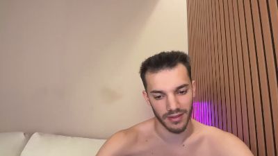 DominicValente live cam on Cam4