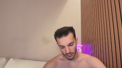 DominicValente live cam on Cam4
