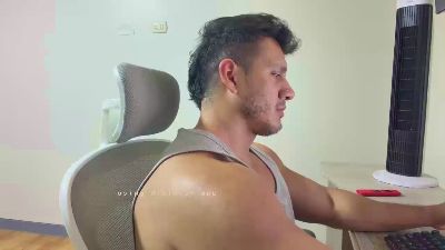 DominicVeins live cam on Cam4