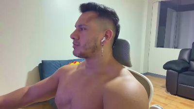 DominicVeins live cam on Cam4