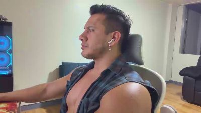 DominicVeins live cam on Cam4