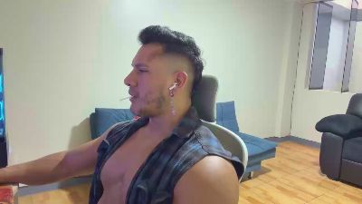 DominicVeins live cam on Cam4
