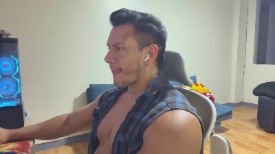 DominicVeins live cam on Cam4