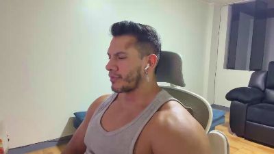 DominicVeins live cam on Cam4