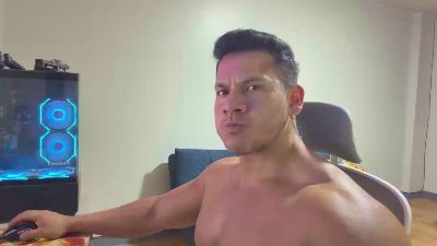 DominicVeins live cam on Cam4